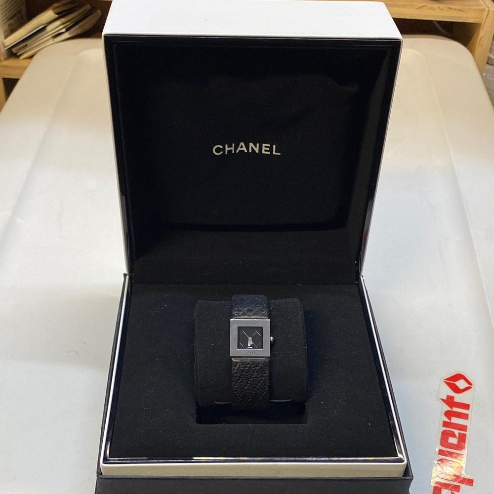 CHANEL Elegant Black Ladies Watch